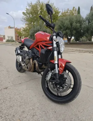 Ducati Monster 821 Roja