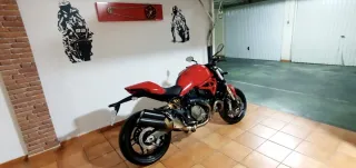 Ducati Monster 821 Roja