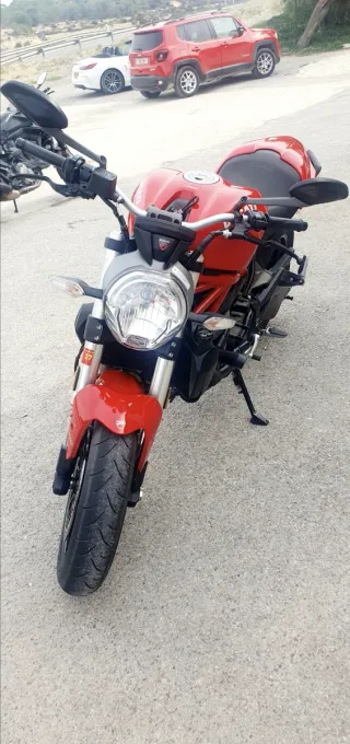 Ducati Monster 821 Roja