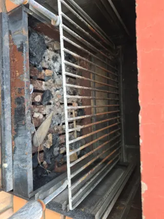 Barbacoa de piedra y ladrillo