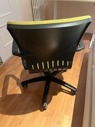 Silla de oficina con ruedas