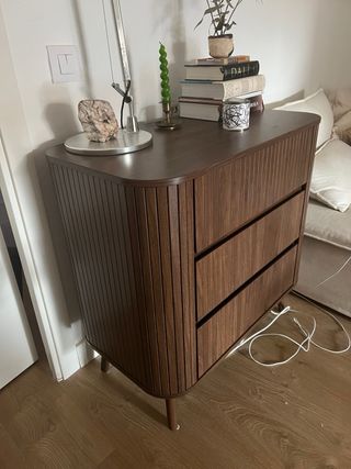 Cómoda de madera nogal con 3 cajones