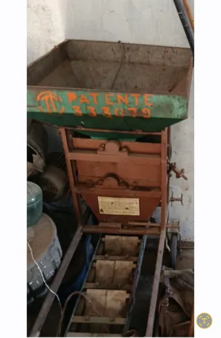 Máquina peladora de almendras PATENTE