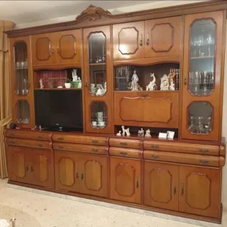 Regalo Mueble de comedor madera y cristal.