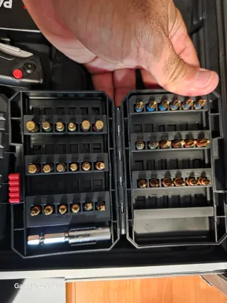 2 taladros + 4 baterías + maletin