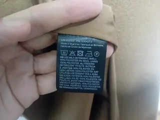 Elegante abrigo camel con cinturón H&M