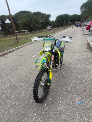 Husqvarna TE 300 Enduro Moto