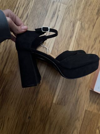 Sandalia tacón plataforma negro PICCOLA PIU