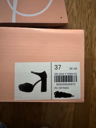 Sandalia tacón plataforma negro PICCOLA PIU