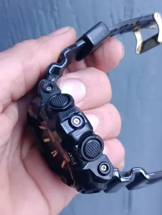 Casio G-Shock GA710 Nero/Oro