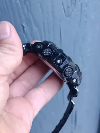 Casio G-Shock GA710 Nero/Oro