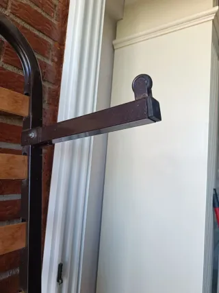 Somier de lamas con patas y ruedas