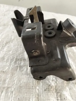 Anclaje Tapa Depósito Yamaha VMax