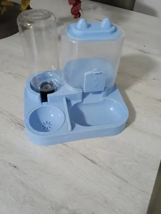 Dispensador de agua y comida para mascotas