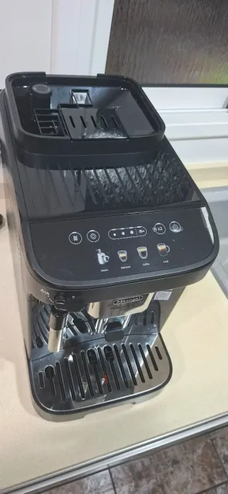 NUEVA Cafetera DeLonghi Magnifica EVO Nueva