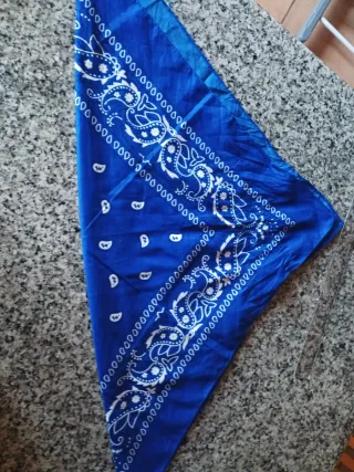 Bandana blu con fantasia paisley