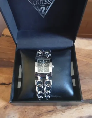 Reloj Guess Plata y Negro con doble cadena