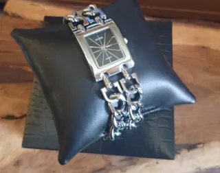 Reloj Guess Plata y Negro con doble cadena