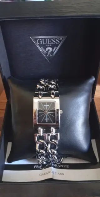 Reloj Guess Plata y Negro con doble cadena