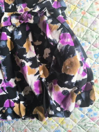 Vestido de fiesta floral sin tirantes