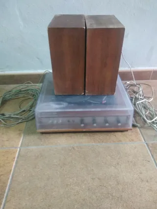 Tocadiscos Hifivox antiguo.