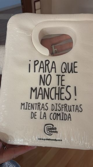 Baberos de papel para bebés