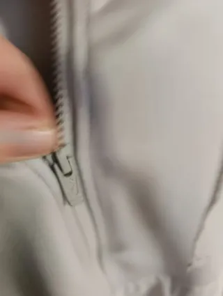 Chaqueta Nike Beige con Cremallera