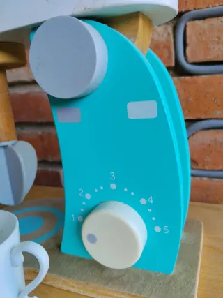 Licuadora de madera para niños