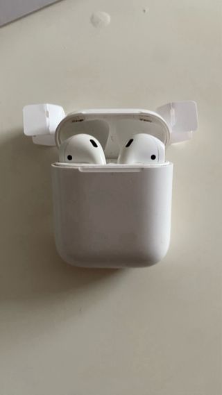 Airpods 1ª Gen Apple Blancos