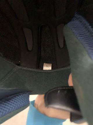 Casco de moto azul JFM con visera
