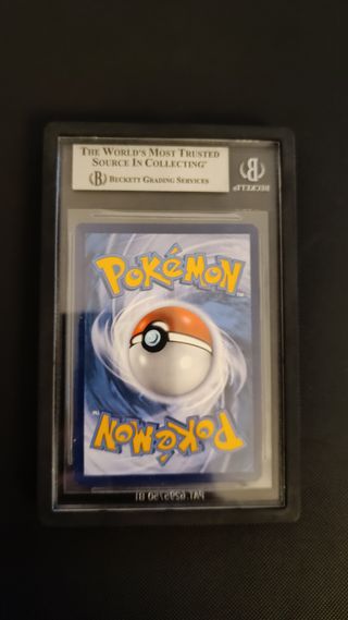 Charizard V SWSH260 Beckett 8.5 Carta Pokémon