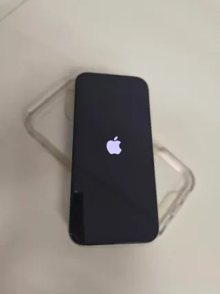 iPhone 17 256 GB con protector de pantalla y funda