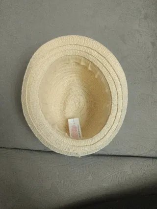 Gorro de paja para niña con pompones