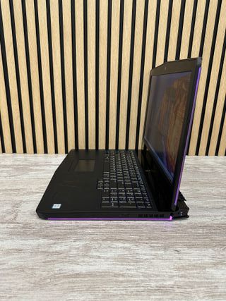 ALIENWARE 17 R5 i7 8gb 256gb SSD
