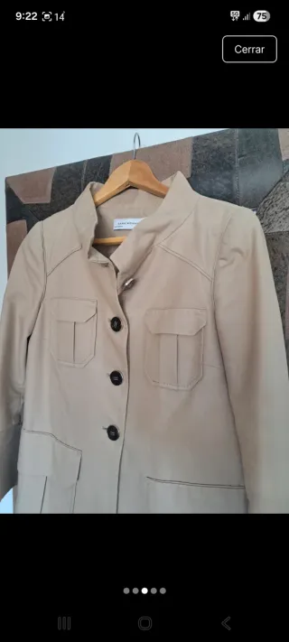 Abrigo beige cuello mao