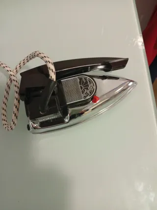 Plancha de viaje Solac automática