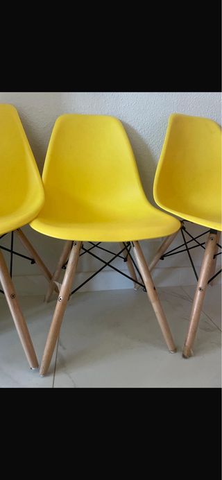 Sillas amarillas