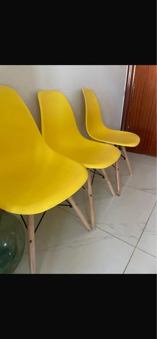 Sillas amarillas