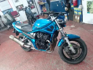 Moto Suzuki GSF 650