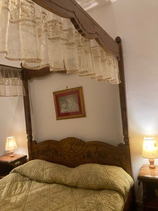Letto baldacchino matrimoni in legno artigianale