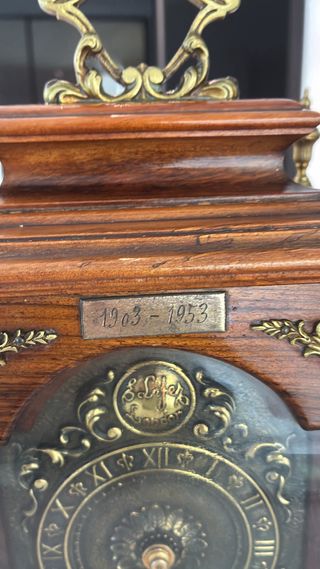 Reloj de sobremesa antiguo madera y latón