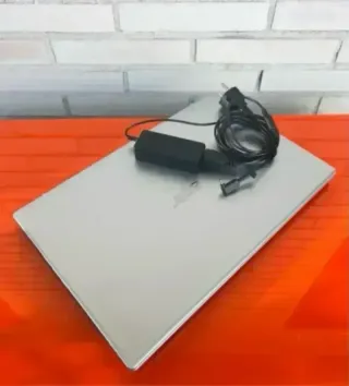 Portátil Acer Plata y Negro