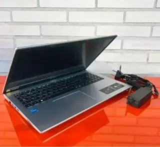 Portátil Acer Plata y Negro