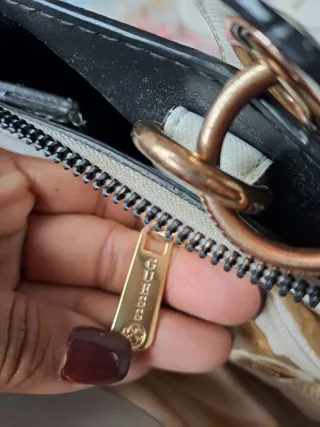 Bolsos Cartelo y Guess cada Bolso 20€