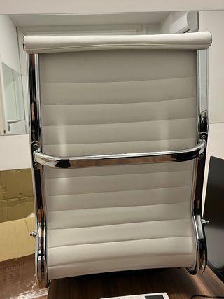 Silla de oficina blanca