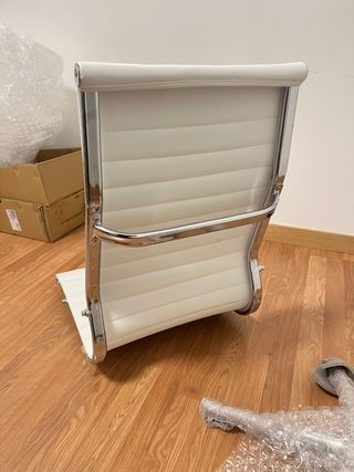 Silla de oficina blanca