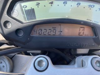 Ducati Monster 696 Blanca y negra