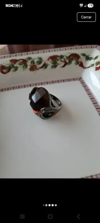 Anillo marron con piedritas plateadas