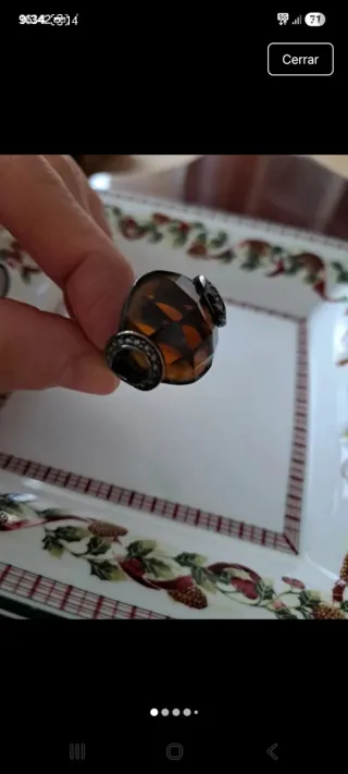 Anillo marron con piedritas plateadas