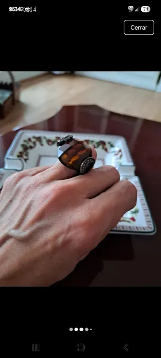 Anillo marron con piedritas plateadas